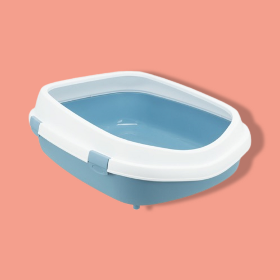 Blauw-witte kattenbak met een hoge rand en een eenvoudig ontwerp.
